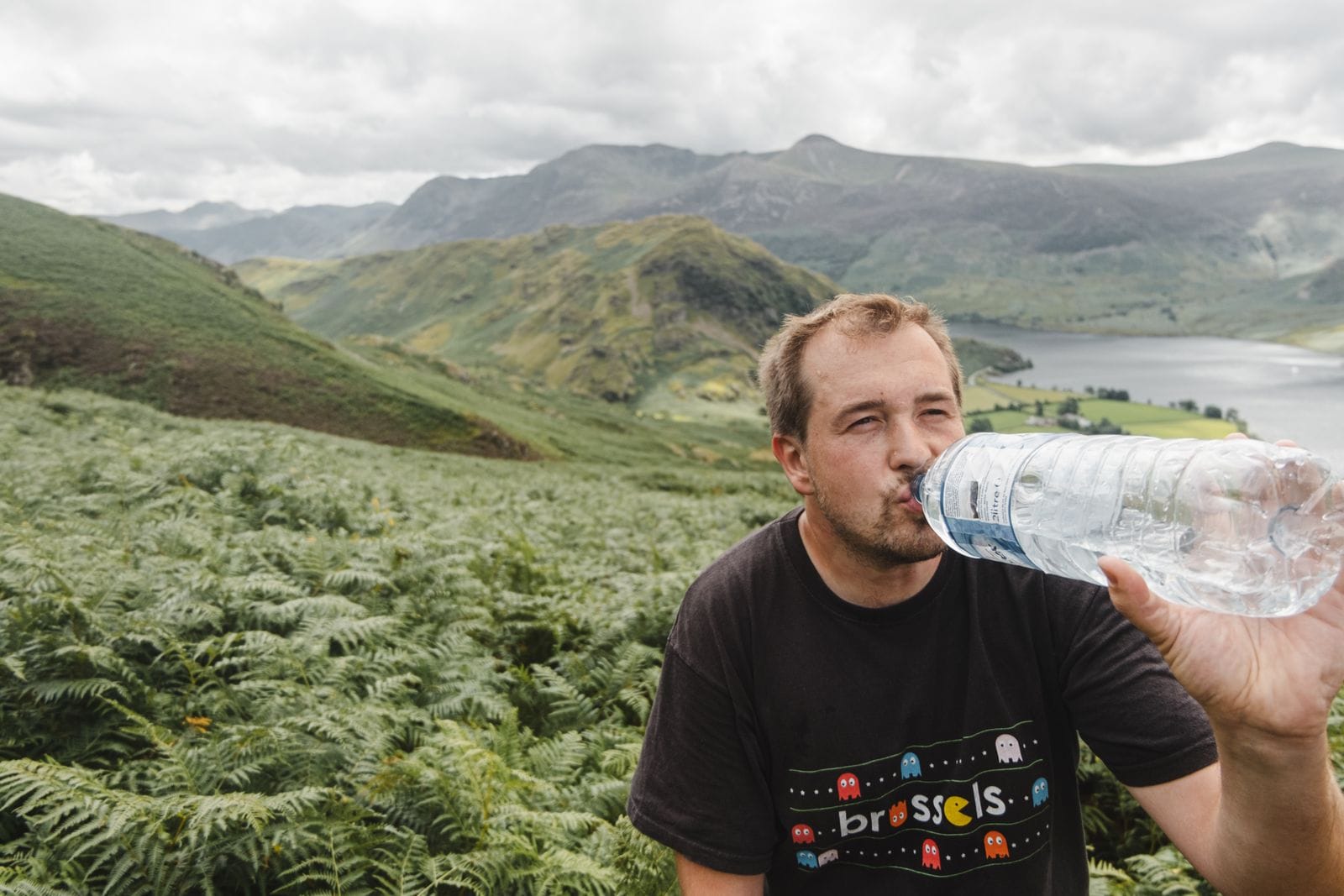 Traveller drinking bottled water in the Sri Lankan hills